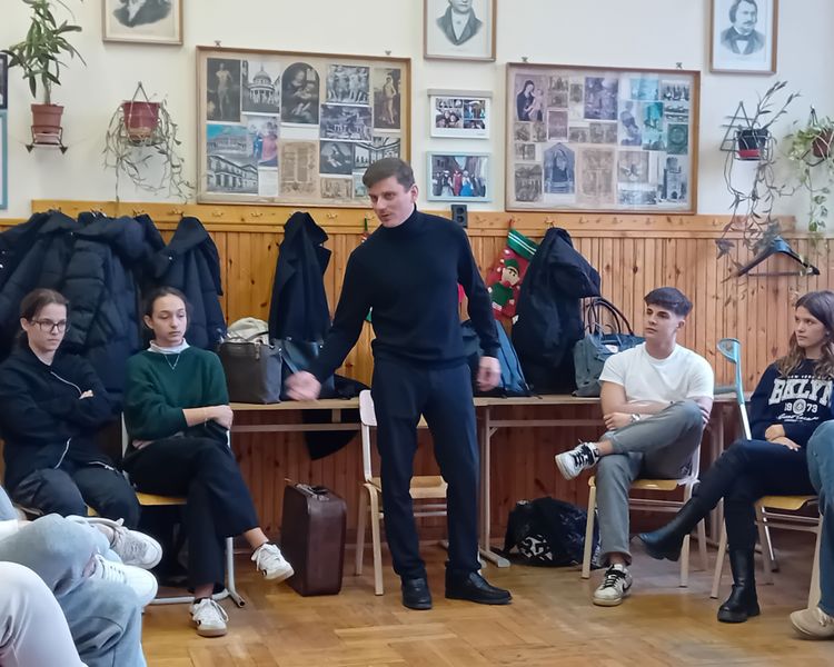 Osonó Szinházműhely a Verebélyben - József Attila kicsit másképp