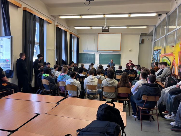 Rendhagyó irodalomóra Rényi Ádámmal