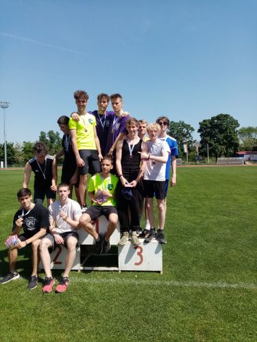 3.hely 4x100 m váltófutás Bilkei Kristóf 10. E, Kajos Hunor 11. E, Oláh Tamás 11. F, Tóth Alexander 11. P, Nagy Áron 10. F Bp Egyéni és Váltófutó Pályabajnokság 3.jpg