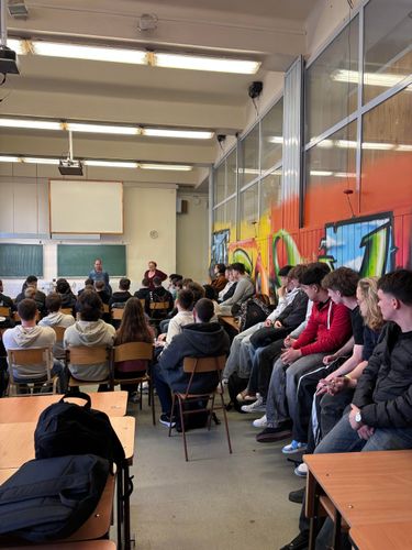 Rendhagyó irodalomóra Rényi Ádámmal