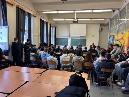 Rendhagyó irodalomóra Rényi Ádámmal