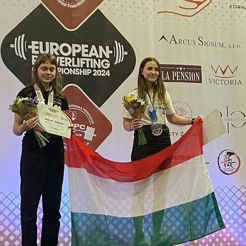 Szücs Anita 11. R WUAP European Championship Női Raw Fekvenyomás.jpg